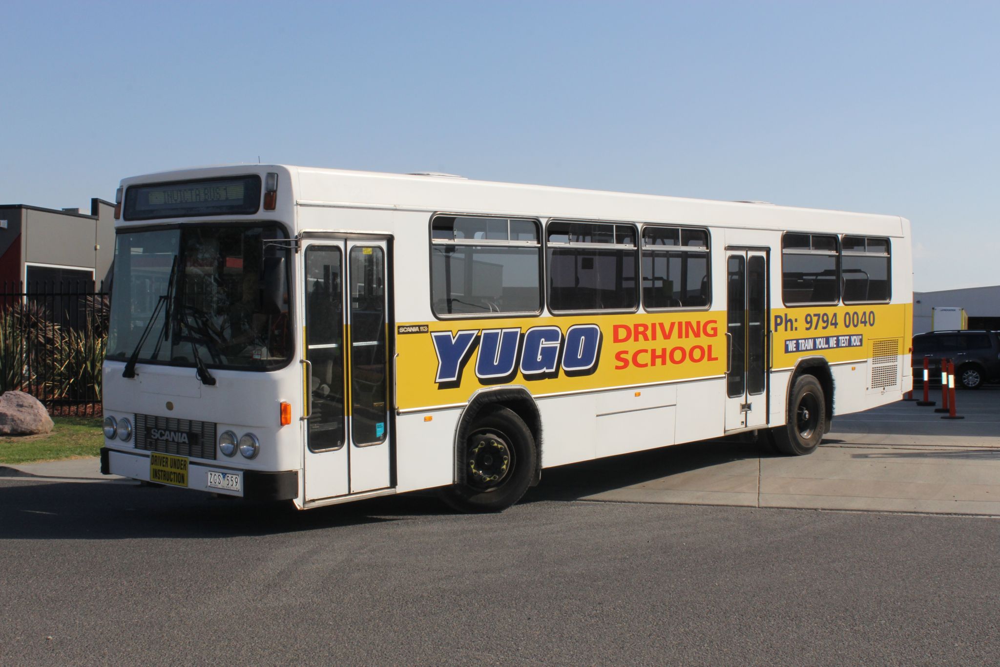 Medium Rigid Yellow and White Bus | Yugo Driving School